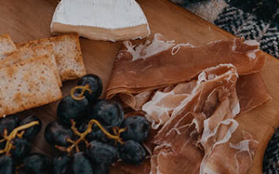 OUTDOOR SNACKS THAT PAIR WITH WINE